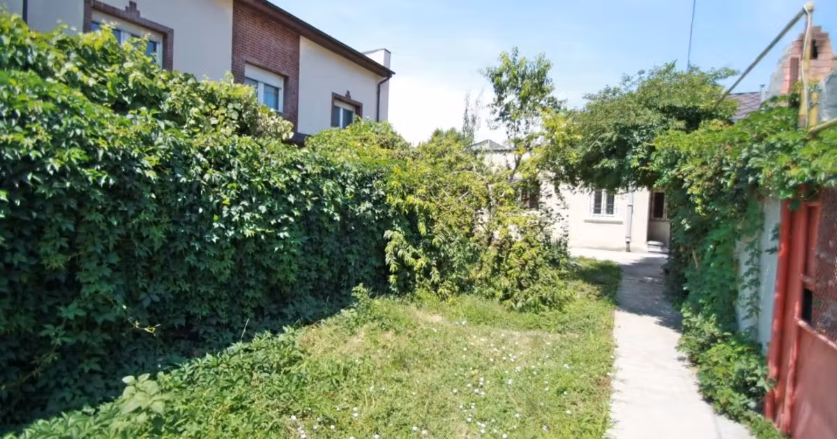 Casă de vânzare cu 3 camere în zona Faleza Nord, Constanța