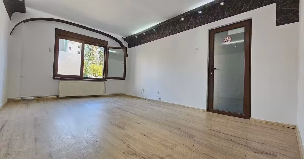 Apartament de vânzare cu 3 camere în zona Astra, Brașov