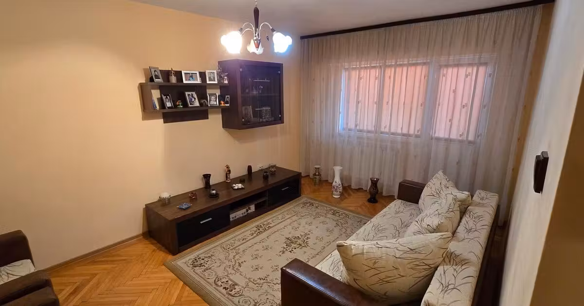 Apartament de vânzare cu 3 camere în zona Ultracentral, Focșani