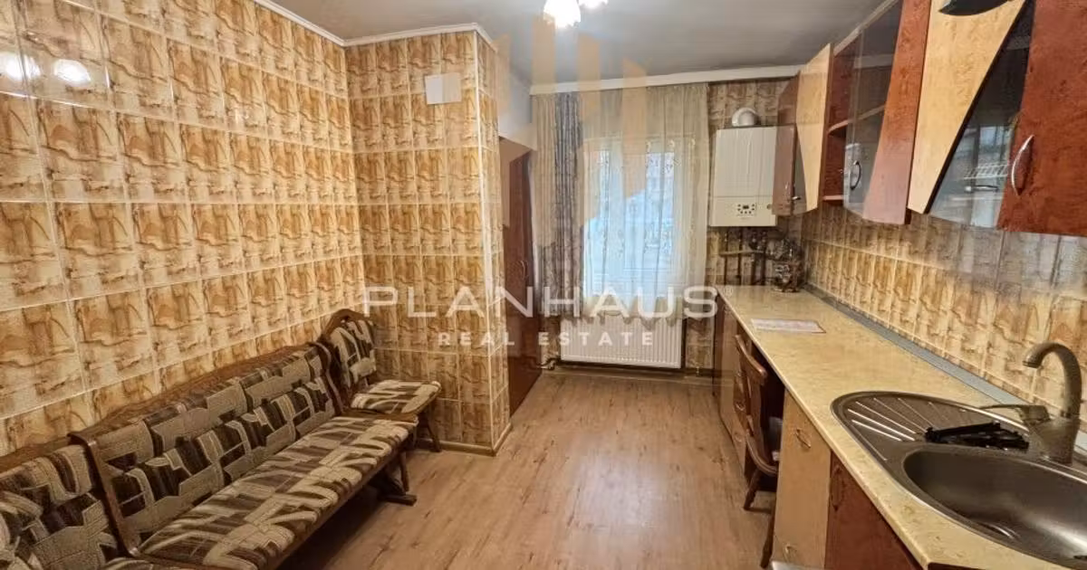Apartament de vânzare cu 3 camere, mobilat în zona Hotvon, Baia Mare