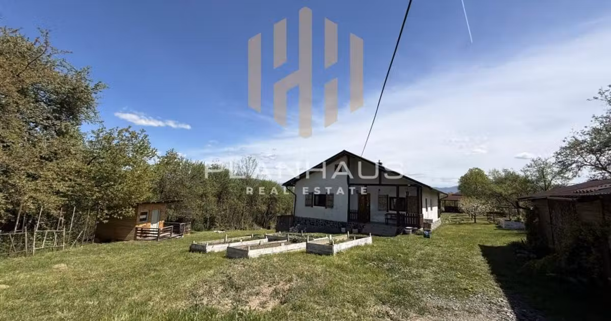 Casă de vânzare cu 3 camere în Berința