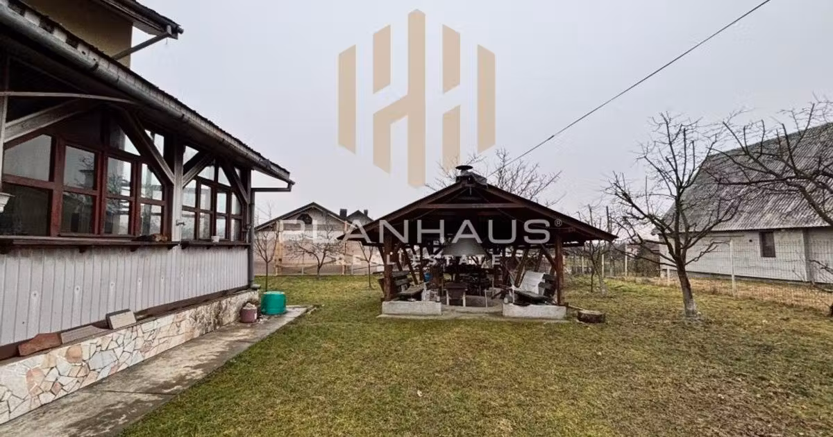 Casă de vânzare cu 5 camere în Tăuții de Sus