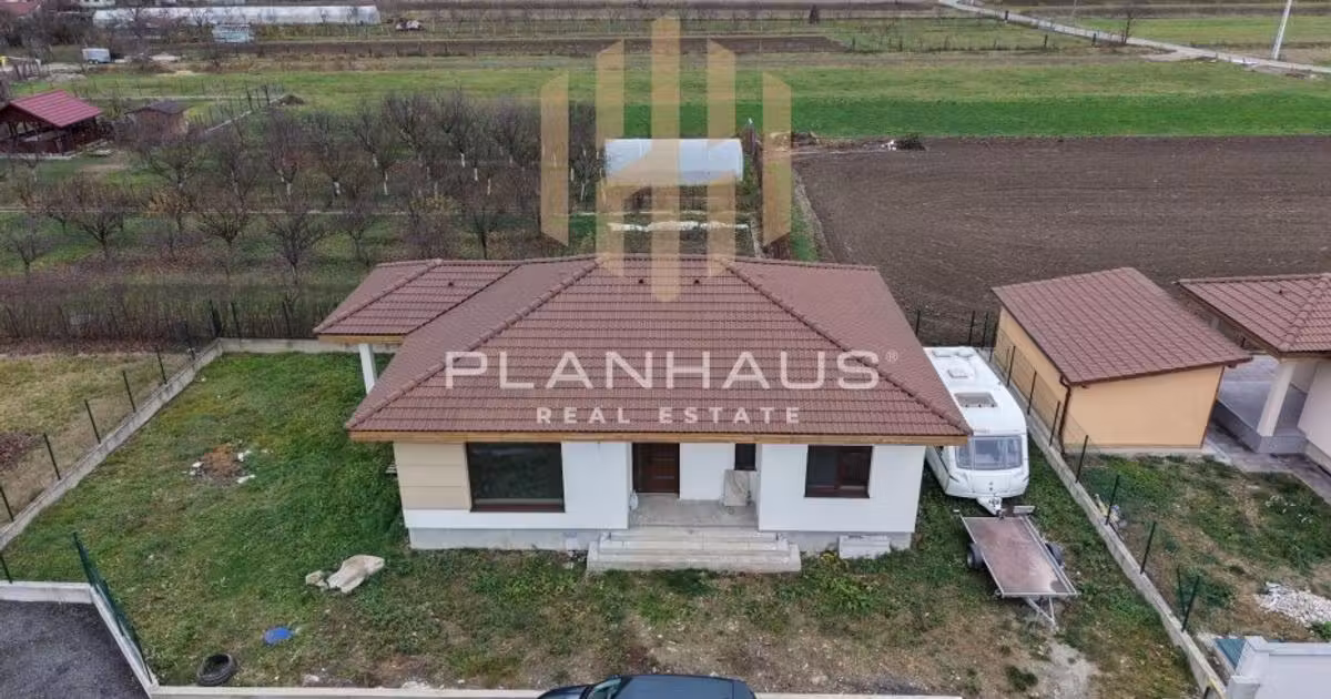 Casă de vânzare cu 4 camere în Săsar