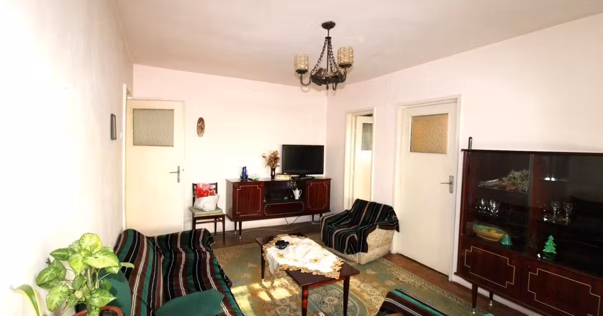 Apartament de vânzare cu 3 camere în zona Micro 19, Galați