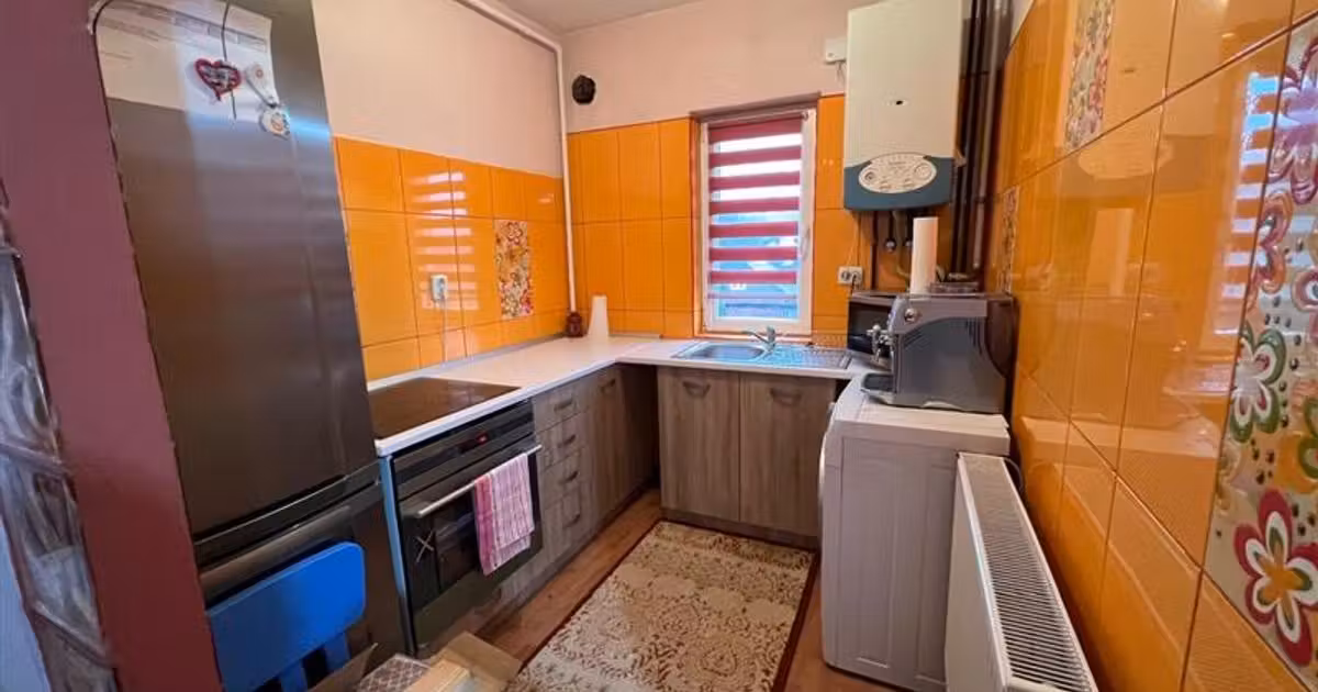 Apartament de vânzare cu 3 camere, mobilat în Sângeorgiu de Mureș