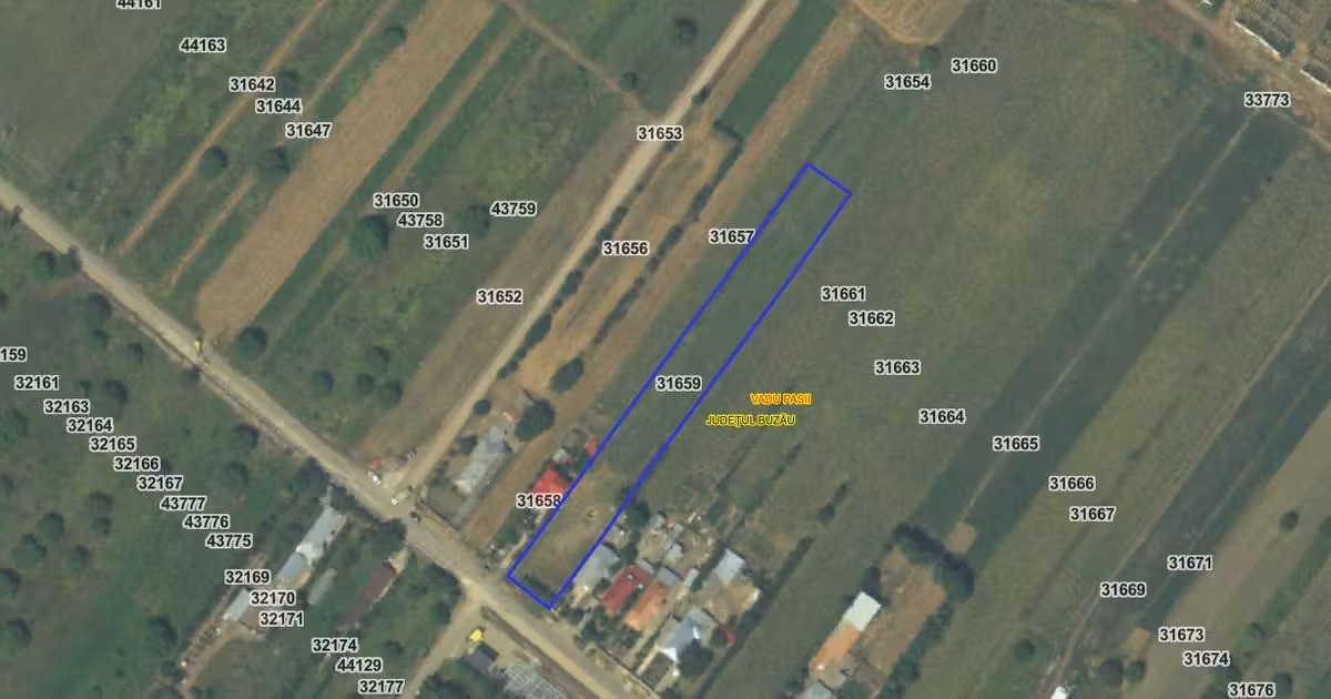 Teren intravilan de vânzare de 4077 mp, în Vadu Pașii