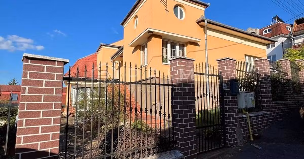Casă individuală de vânzare cu 7 camere în zona Cornișa, Târgu Mureș