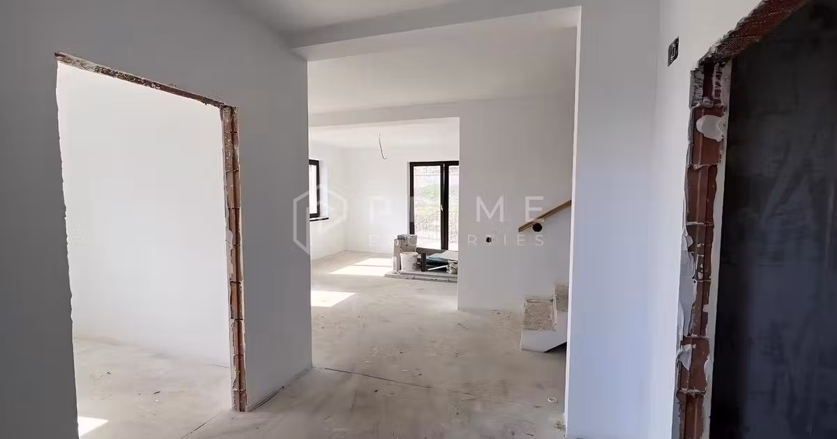 Casă individuală de vânzare cu 5 camere în Corunca