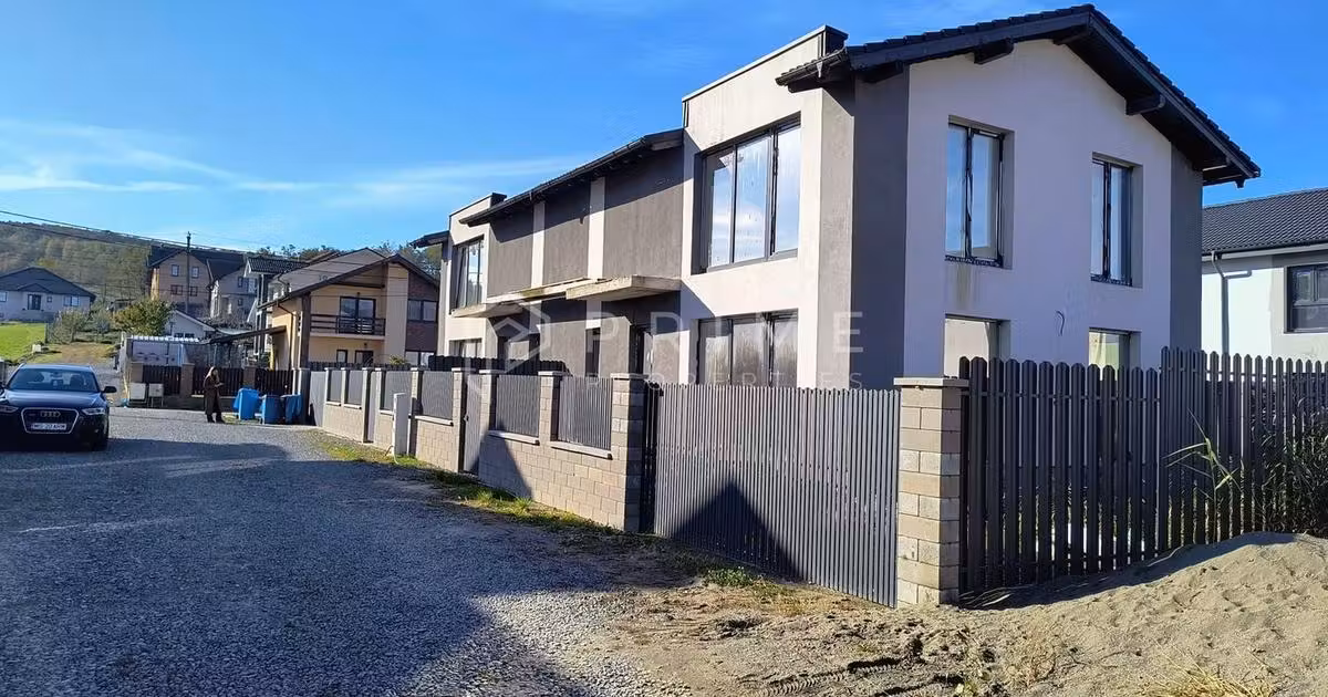 Duplex de vânzare cu 4 camere în Livezeni