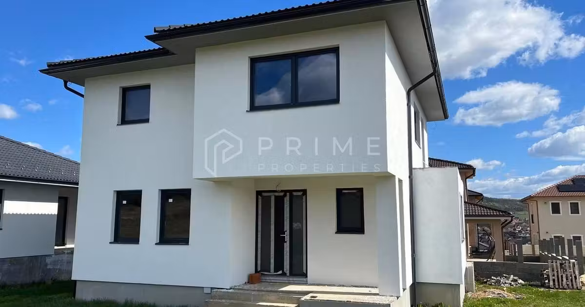 Casă individuală de vânzare cu 5 camere în Corunca