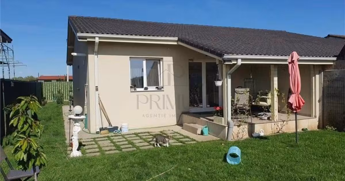 Duplex de vânzare cu 3 camere, mobilat în Sânmihaiu Român