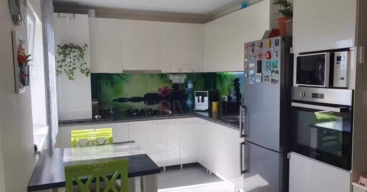 Duplex de vânzare cu 3 camere, mobilat în Sânmihaiu Român