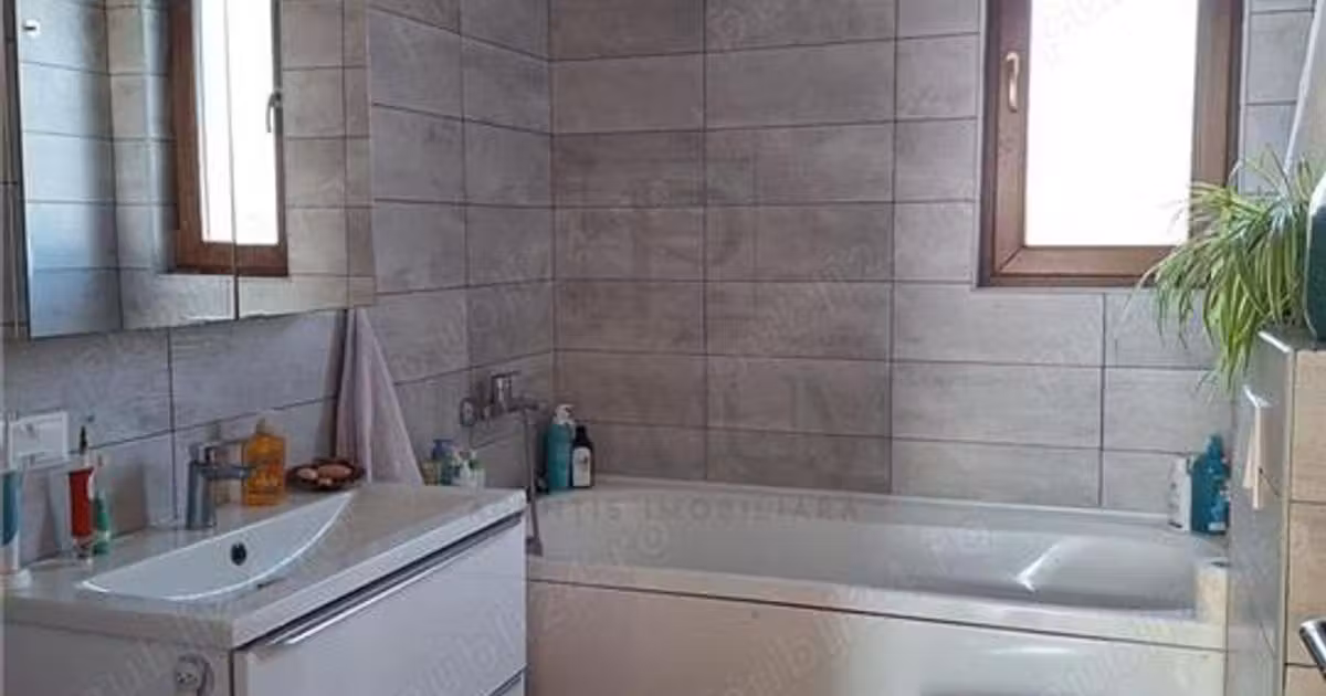 Casă individuală de vânzare cu 3 camere, mobilată în Șag