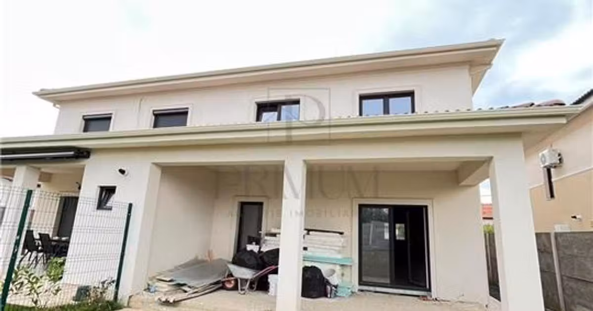 Duplex de vânzare cu 4 camere în Dumbrăvița