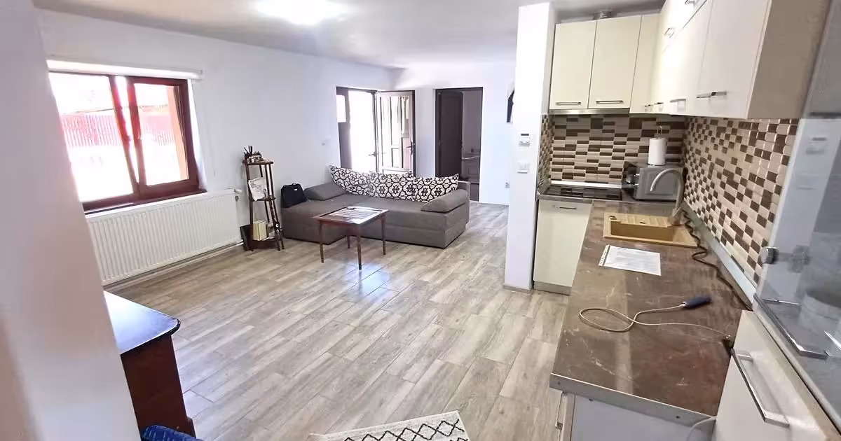 Casă de vânzare cu 4 camere în Oprișenești