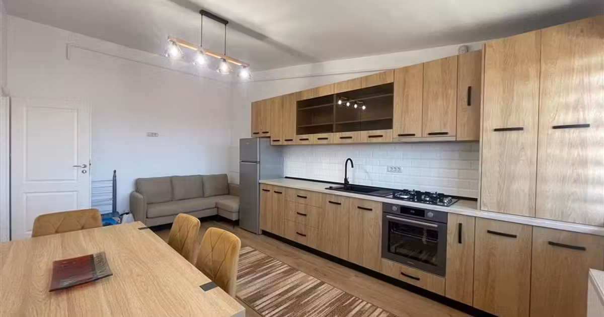 Apartament de vânzare cu 3 camere, mobilat în Ipotești