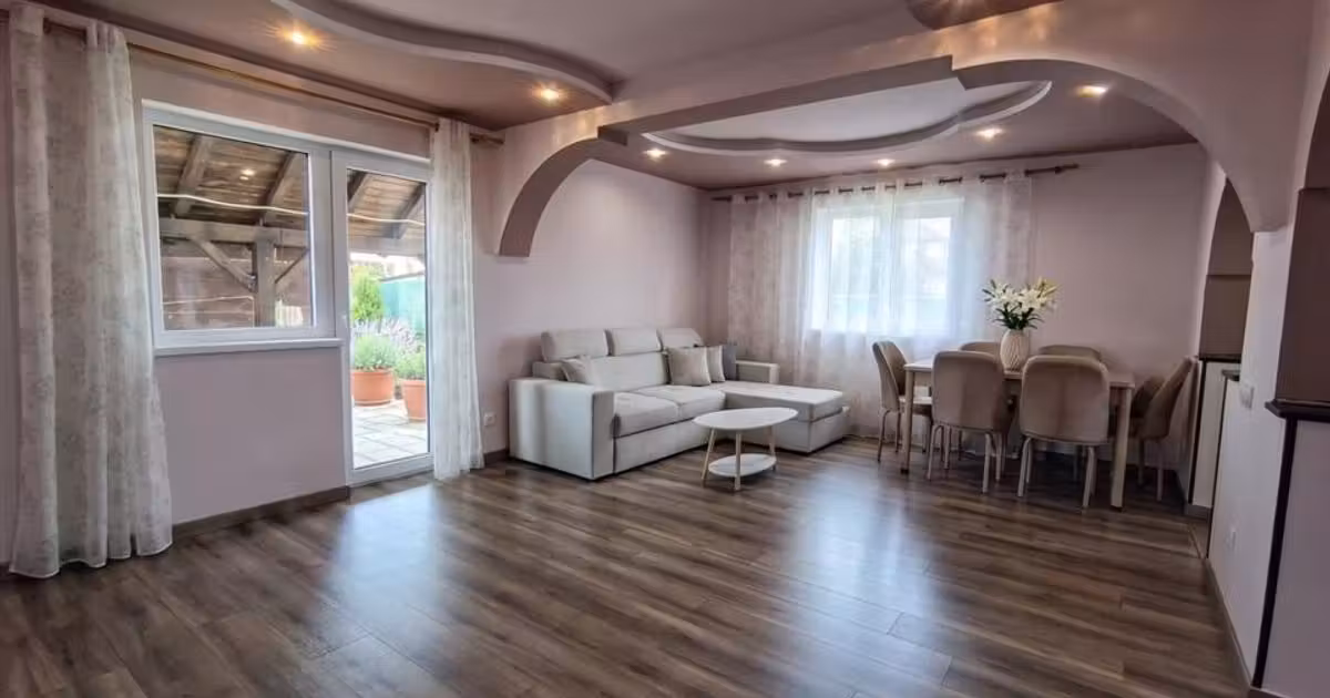 Duplex de vânzare cu 4 camere, mobilat în Tișăuți