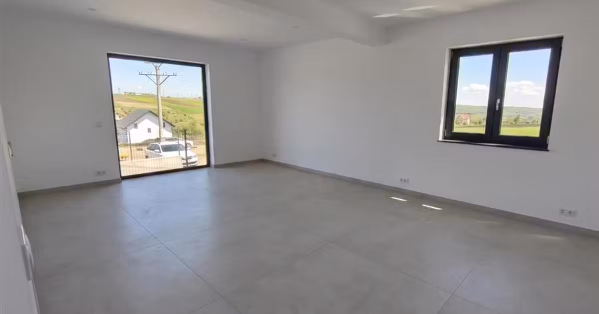 Casă individuală de vânzare cu 5 camere în Moara