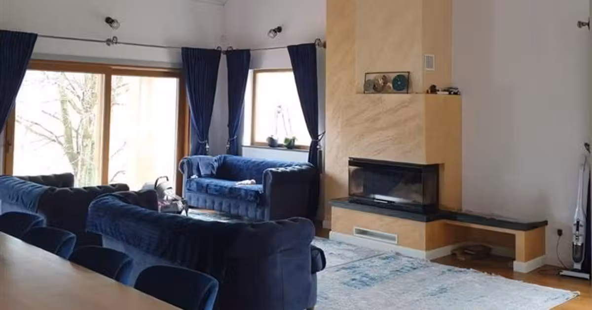 Casă individuală de vânzare cu 6 camere, mobilată în Văleni-Stânișoara