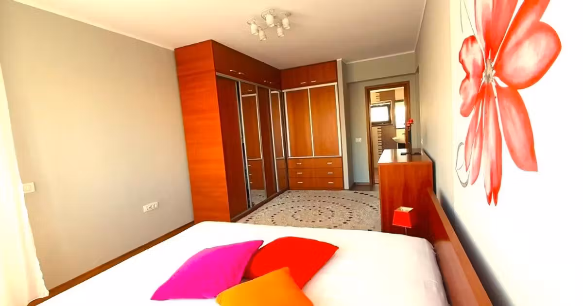 Casă individuală de vânzare cu 5 camere, mobilată în zona Stadion, Constanța