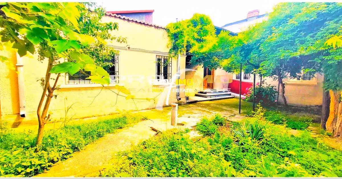 Casă individuală de vânzare cu 4 camere în zona Capitol, Constanța