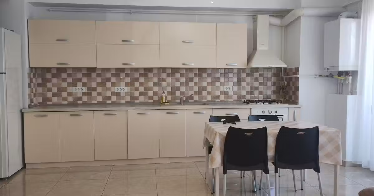 Apartament de vânzare cu 3 camere, mobilat în Mamaia