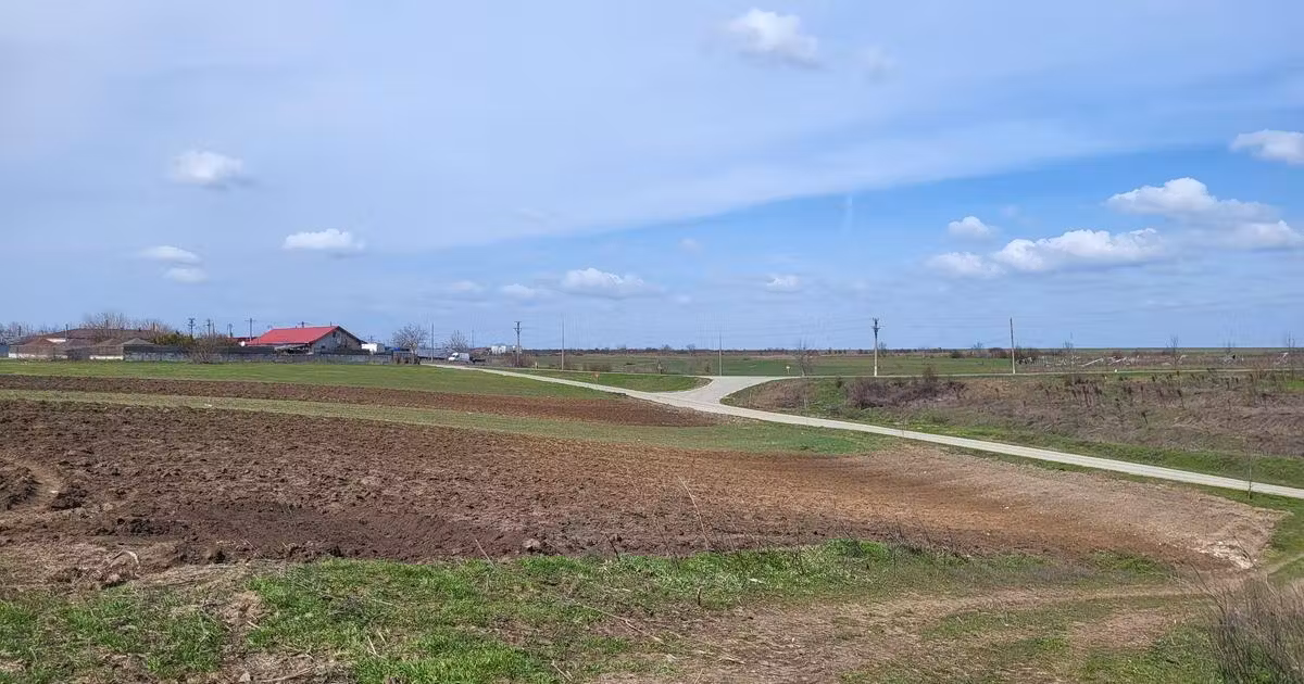 Teren agricol intravilan de vânzare de 40000 mp, în Prundu