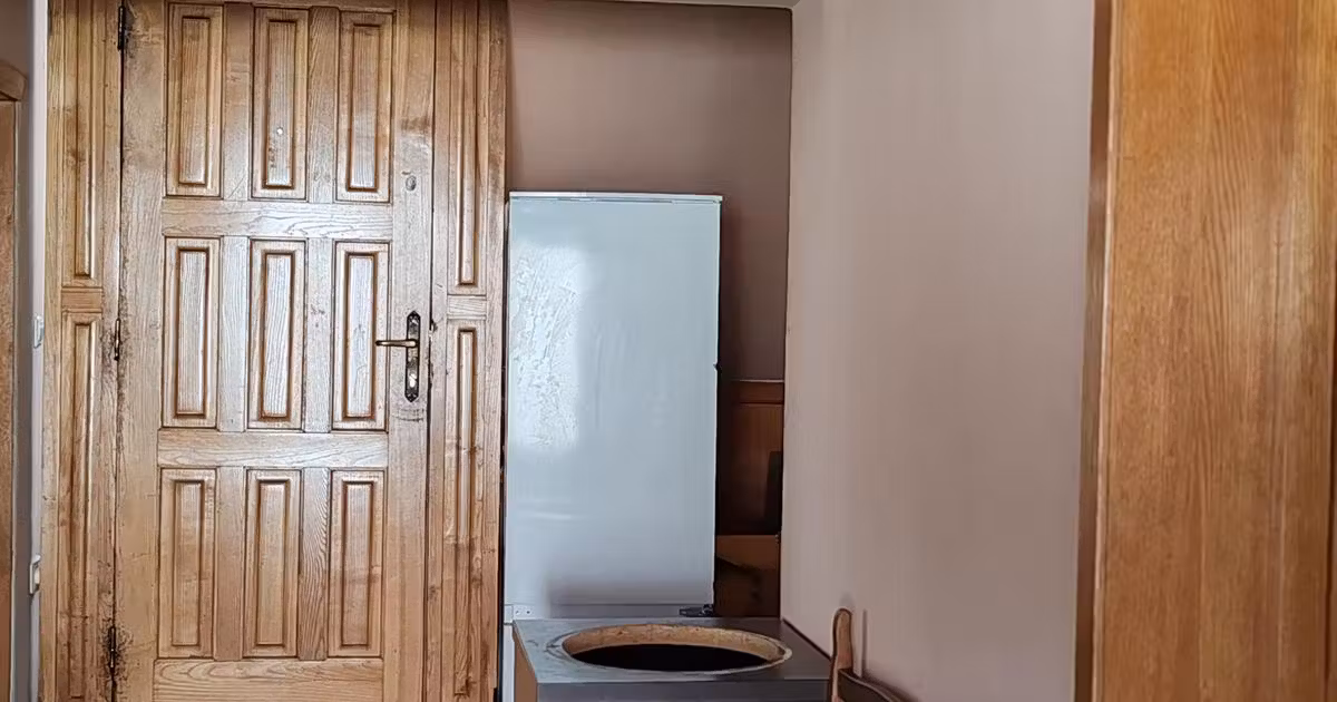 Casă de vânzare cu 7 camere în Satu Nou