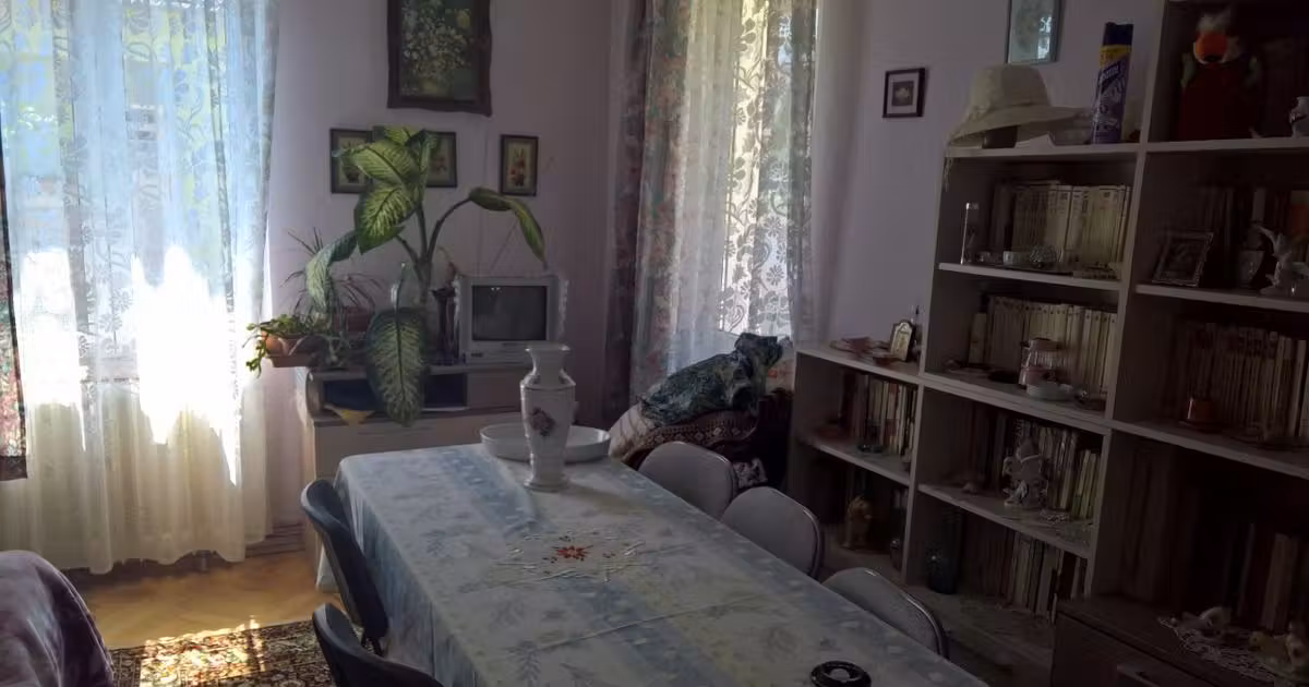Apartament de vânzare cu 3 camere în zona Central, Brașov
