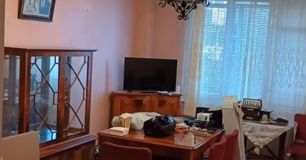 Apartament de vânzare cu 3 camere în zona Vlahuță, Brașov