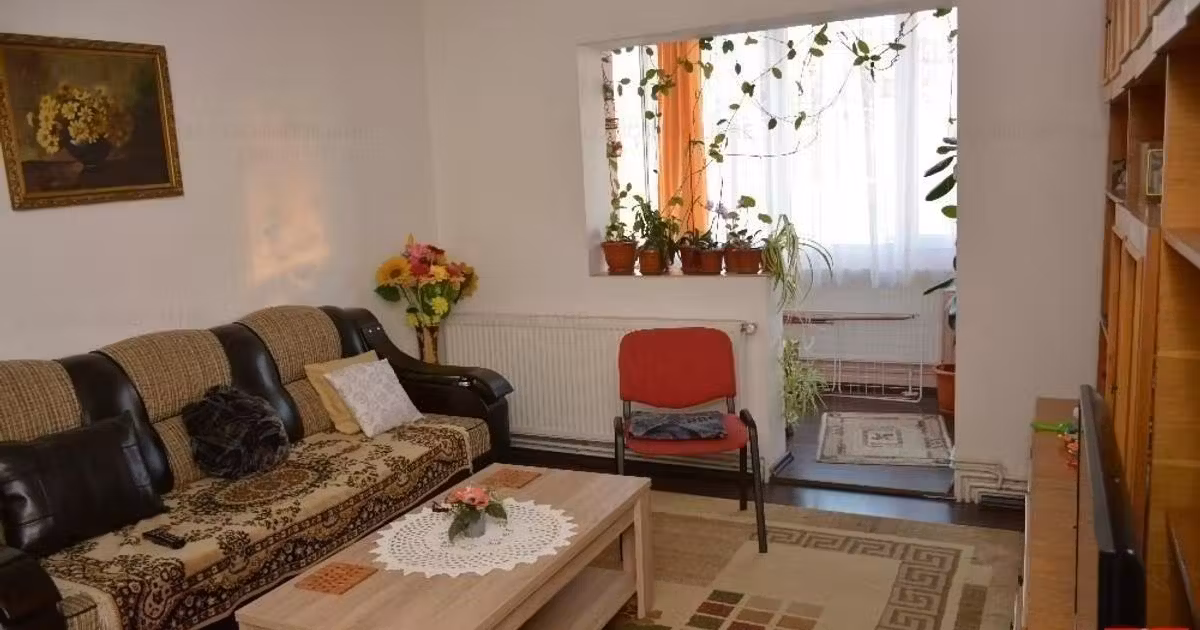Apartament de vânzare cu 4 camere în zona Tractorul, Brașov