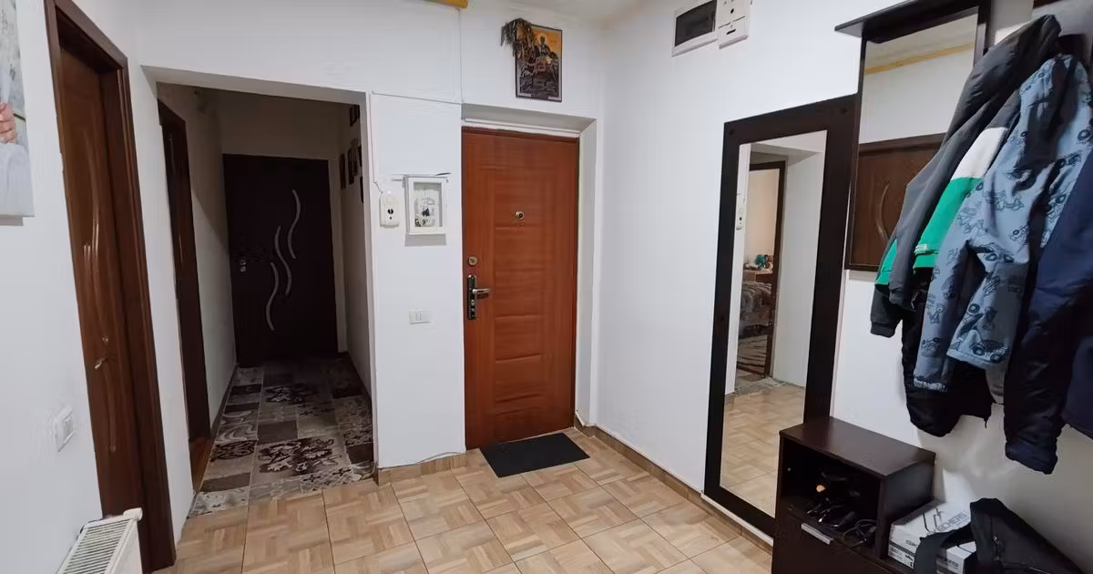 Apartament de vânzare cu 3 camere în zona Gării, Brașov