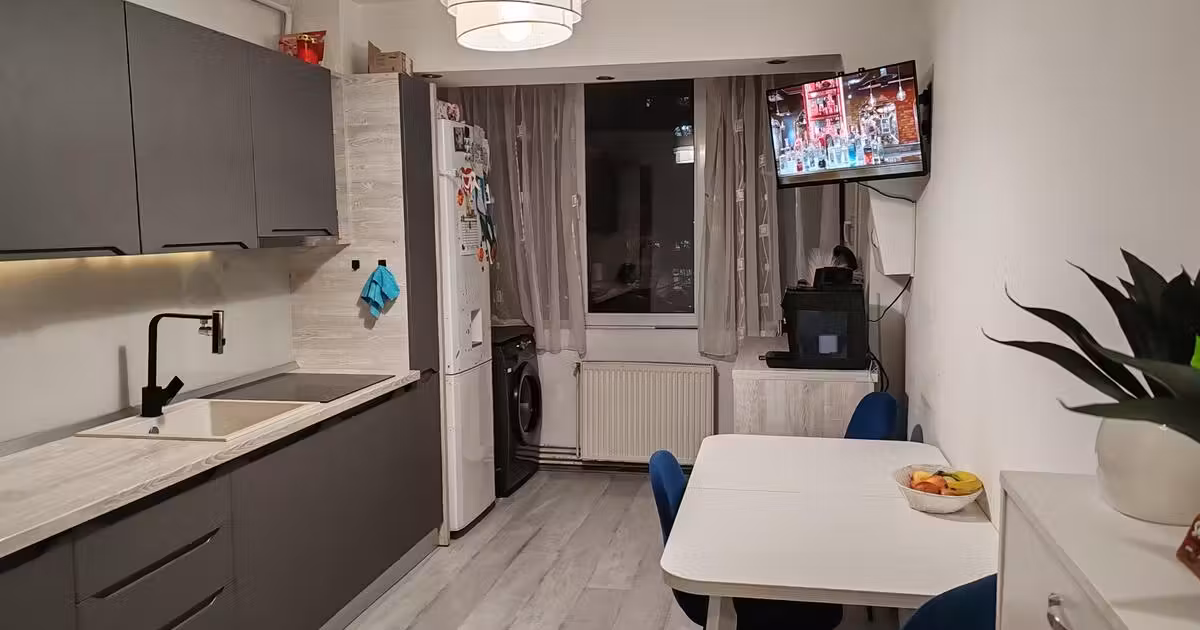 Apartament de vânzare cu 2 camere, mobilat în zona Griviței, Brașov