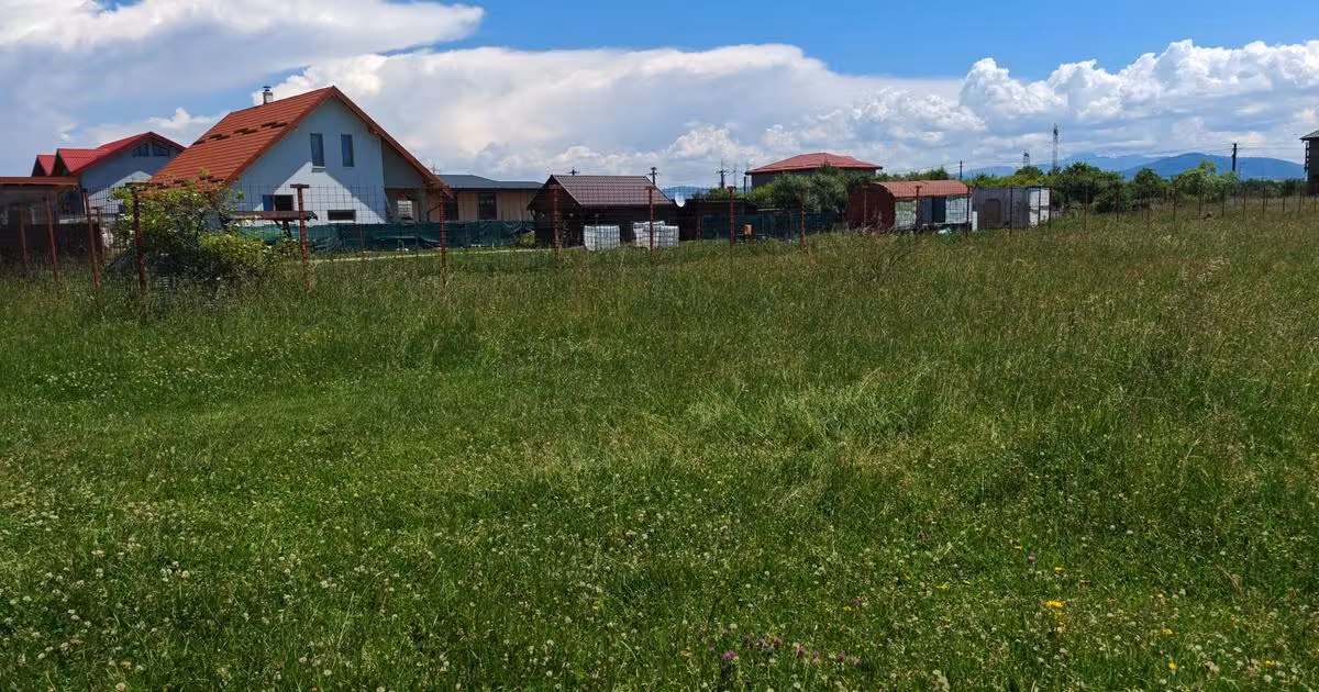 Teren Construcții intravilan de vânzare de 1365 mp, în Sânpetru