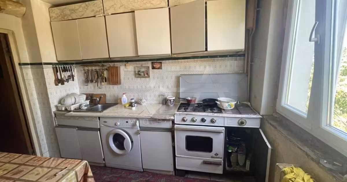 Apartament de vânzare cu 4 camere, mobilat în zona Ozana, Sector 3