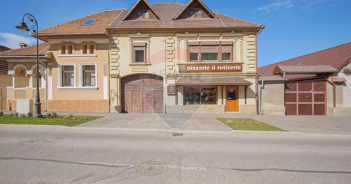 Casă de vânzare cu 7 camere, mobilată în Râșnov