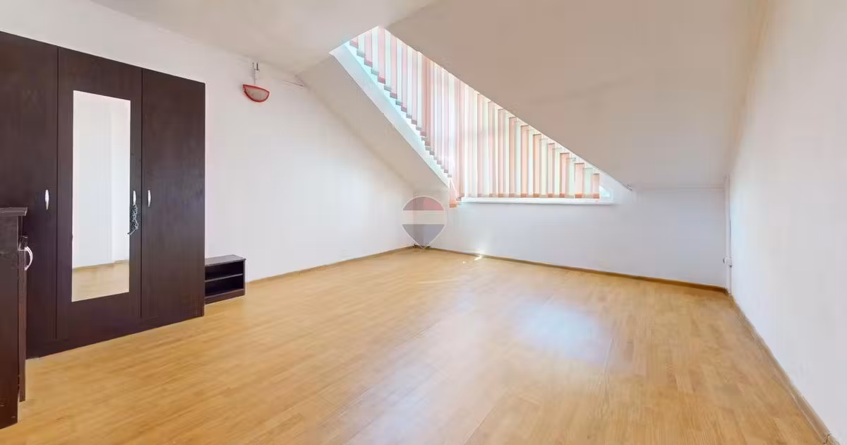 Apartament de vânzare cu 3 camere, mobilat în Râșnov