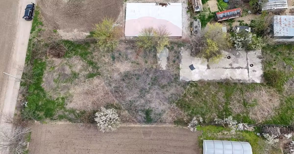 Teren Construcții intravilan de vânzare de 1300 mp, în Cazasu