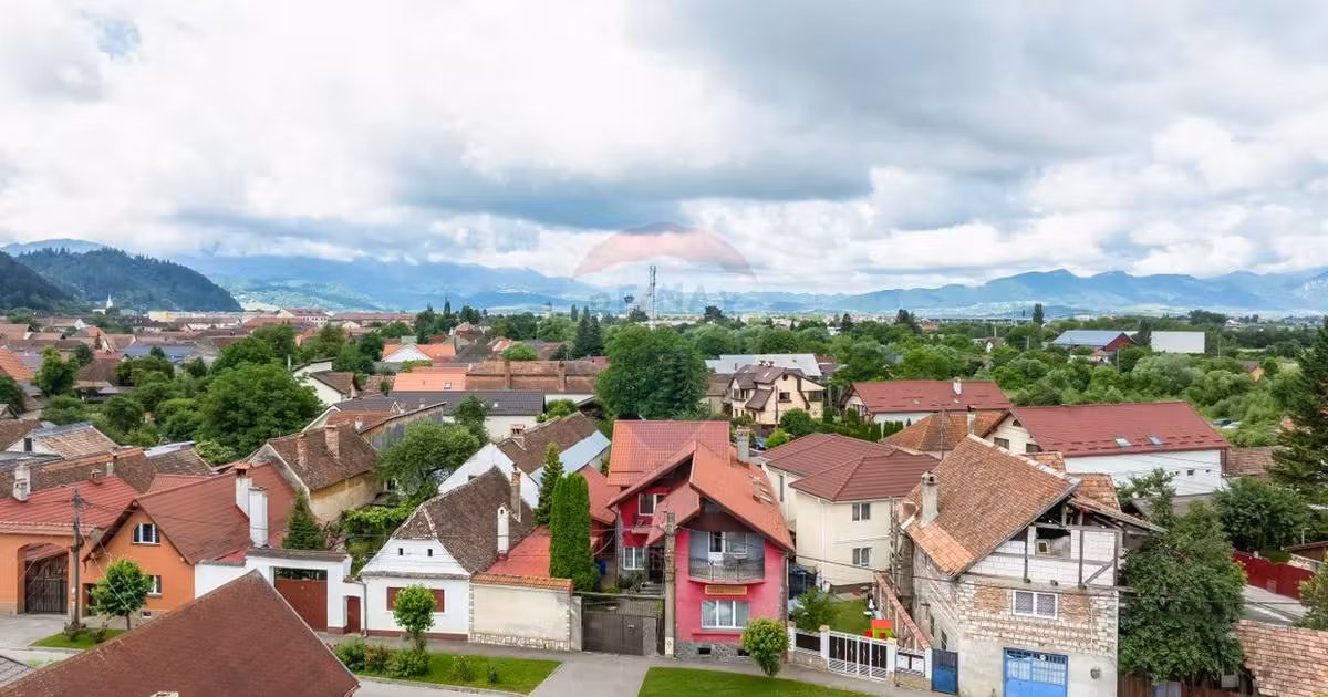 Casă individuală de vânzare cu 11 camere în Râșnov