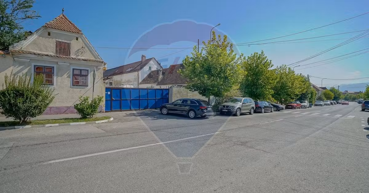 Casă individuală de vânzare cu 9 camere în Codlea