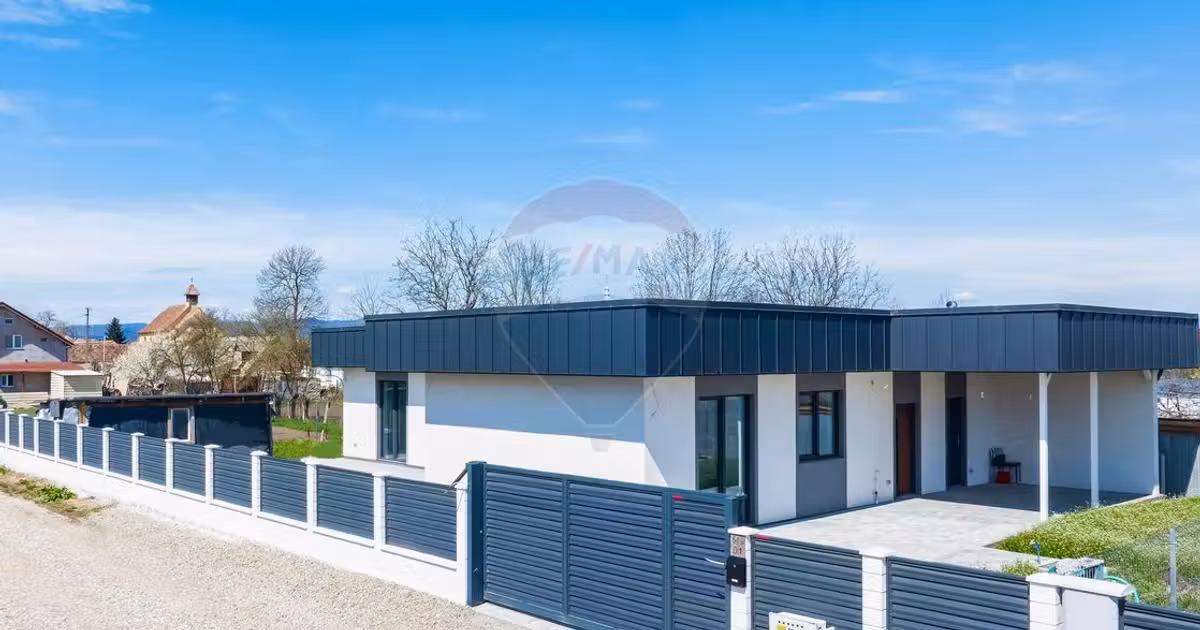 Casă de vânzare cu 5 camere în Hălchiu