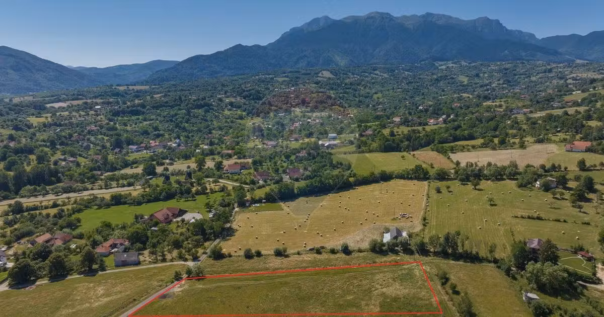 Teren Construcții intravilan de vânzare de 6900 mp, în Bran