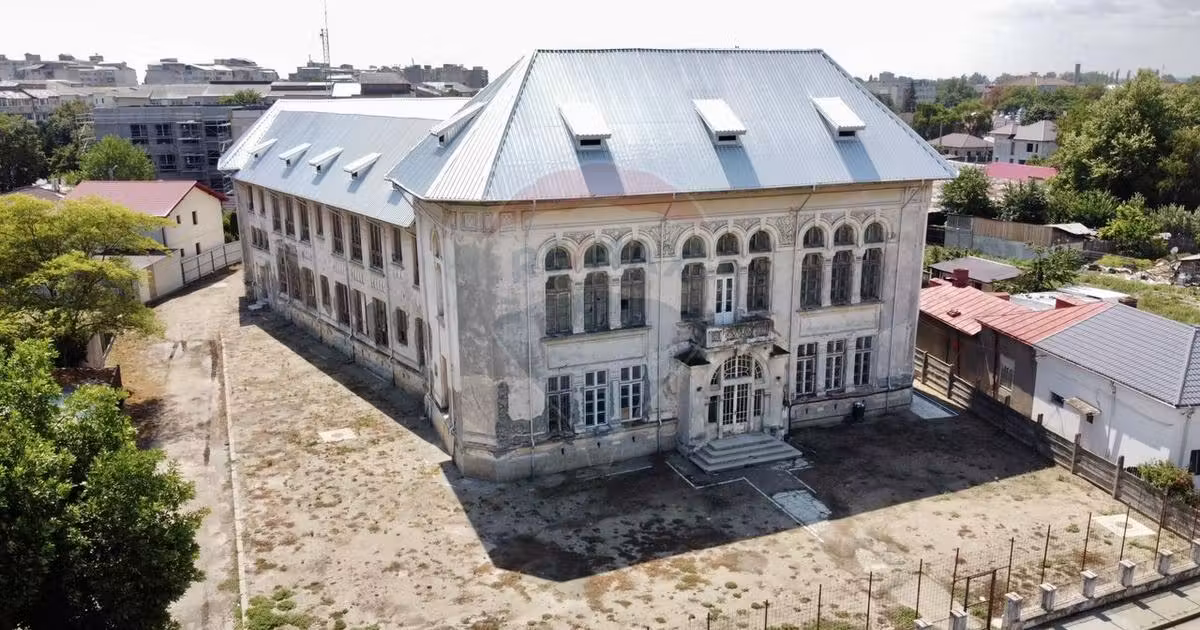 Spațiu comercial · 2500 m², Ultracentral, Focșani