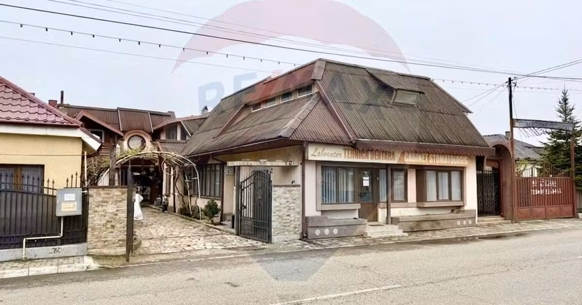 Casă individuală de vânzare cu 9 camere în Panciu