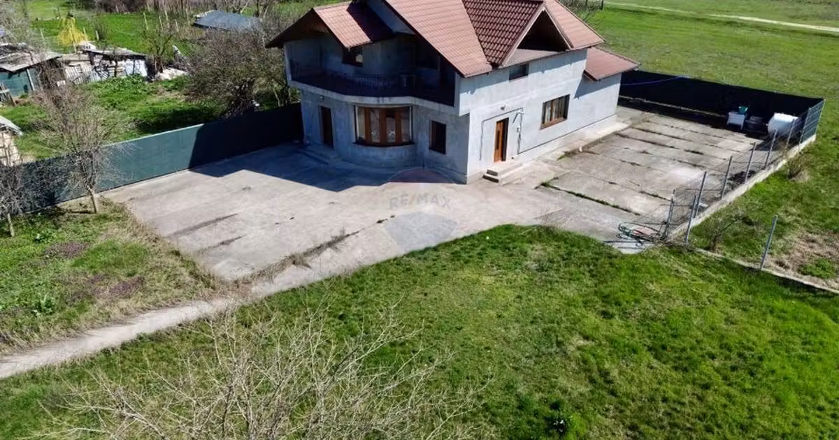 Casă de vânzare cu 5 camere în Răchitosu