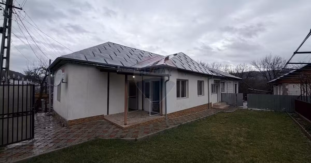 Casă de vânzare cu 4 camere în Vizantea Răzășească