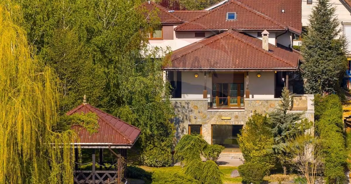 Casă individuală de vânzare cu 9 camere, mobilată în Mogoșoaia