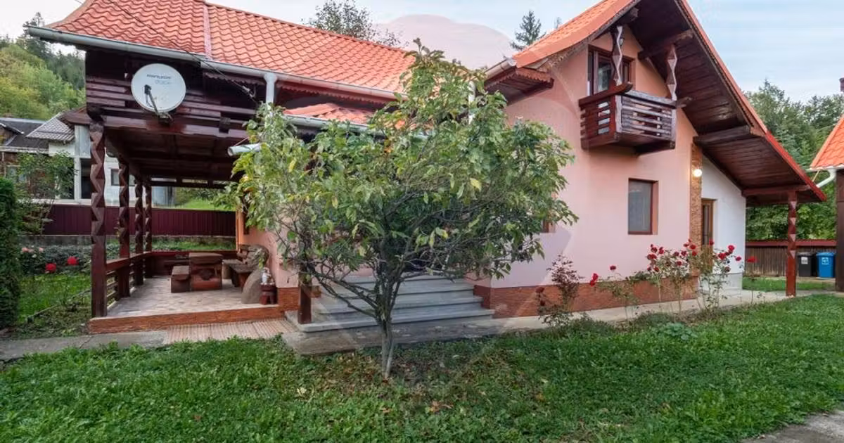 Casă individuală de vânzare cu 5 camere în Sucevița