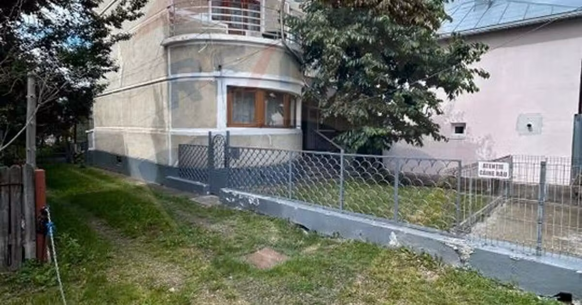 Casă individuală de vânzare cu 10 camere în Rădăuți