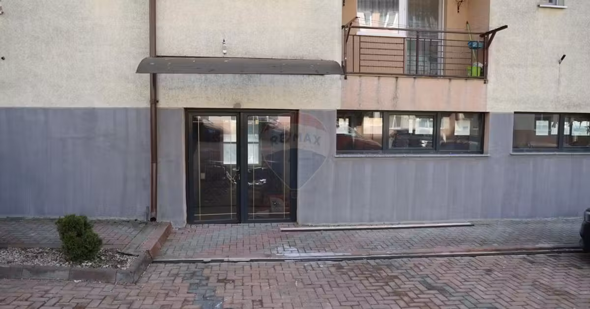 Spațiu comercial de vânzare de 317 mp, în Ipotești